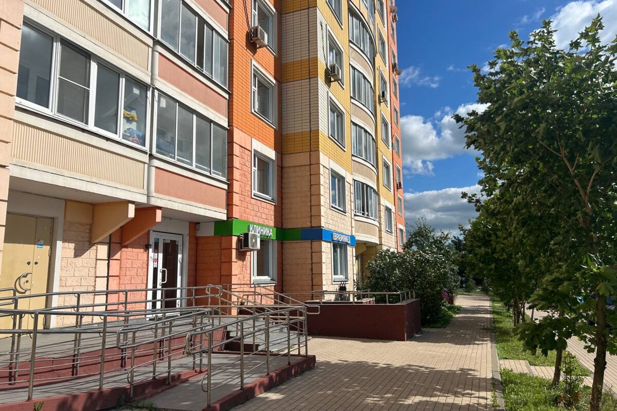 Продажа помещения под клинику на Александры Монаховой