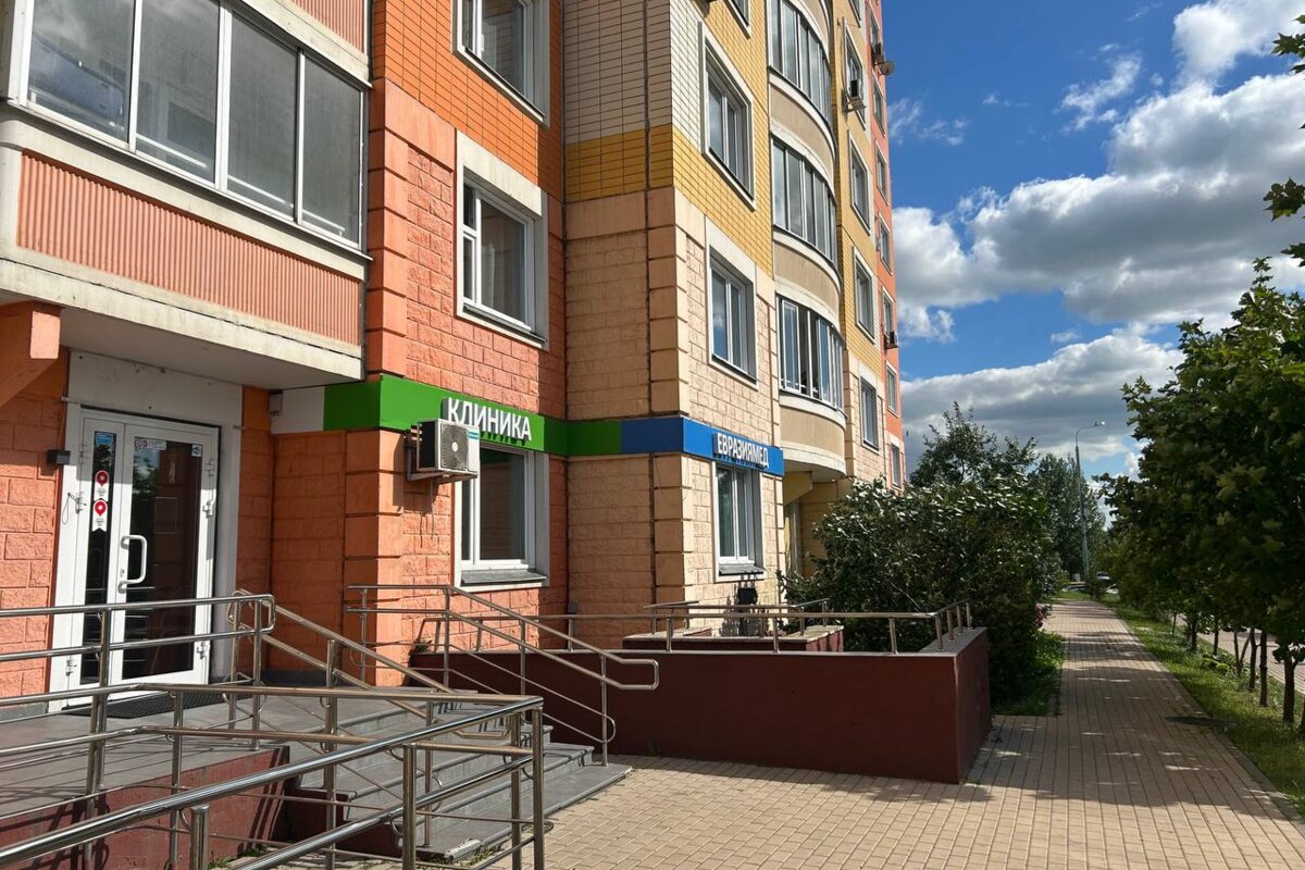 Продажа помещения под клинику на Александры Монаховой