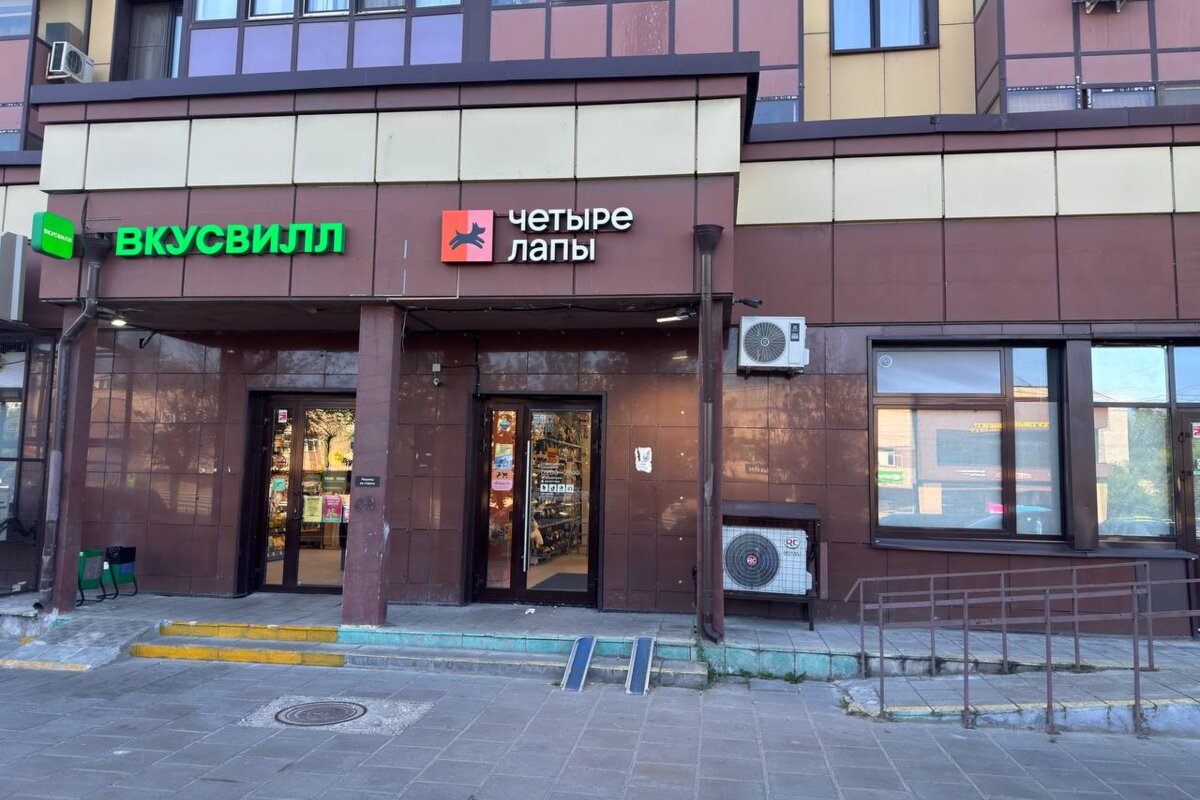 Продажа помещения с арендатором Четыре Лапы