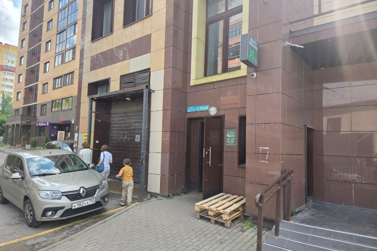 Продажа помещения с арендаторами, окупаемость 9 лет.