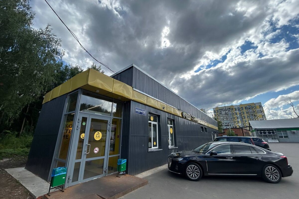 Продажа здания с арендатором Чижик в Москве 
