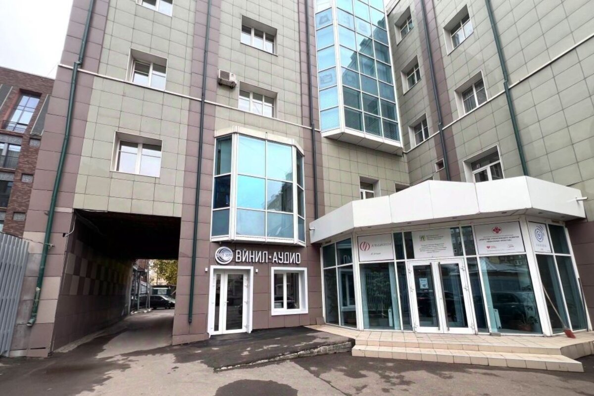 Продажа торгового помещения с арендатором на Новослободской