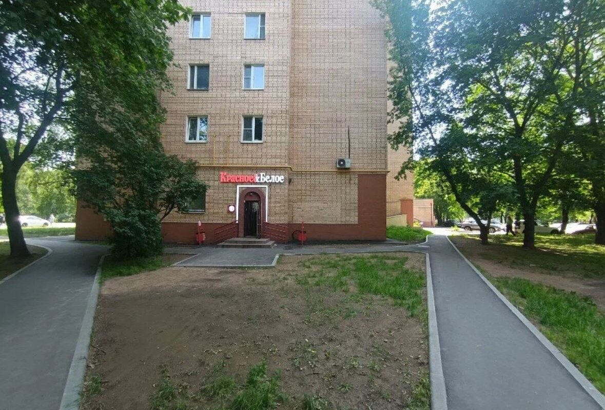 Продажа помещения с магазином "Красное и Белое" 