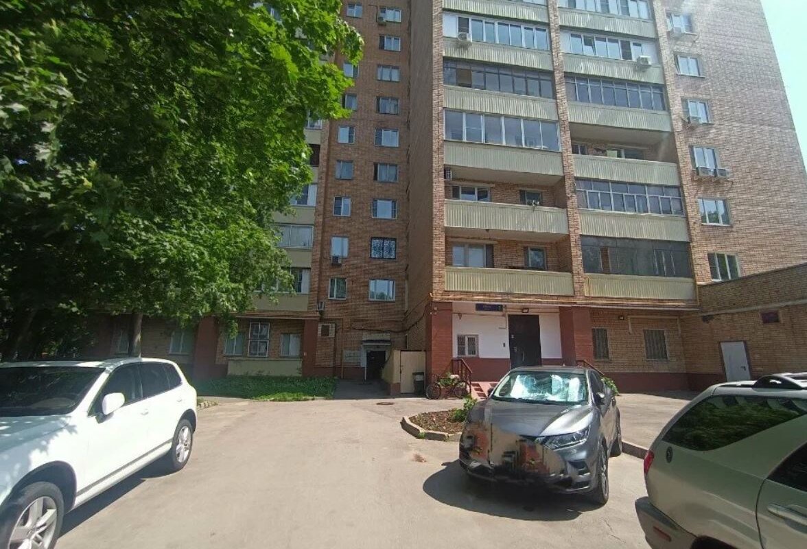 Продажа помещения с магазином "Красное и Белое" 