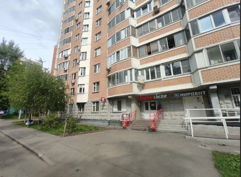 Продажа помещения с арендатором Красное и Белое
