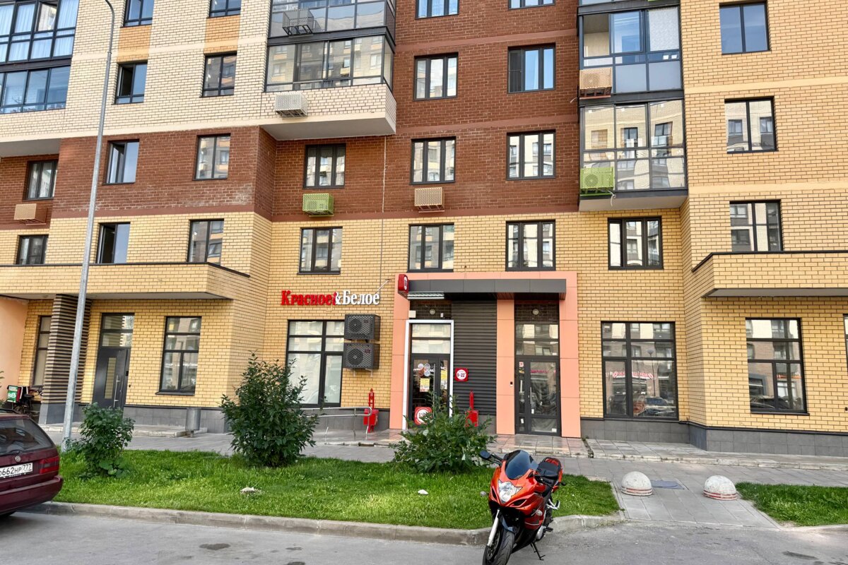 Продажа торгового помещения с арендатором Красное и Белое 