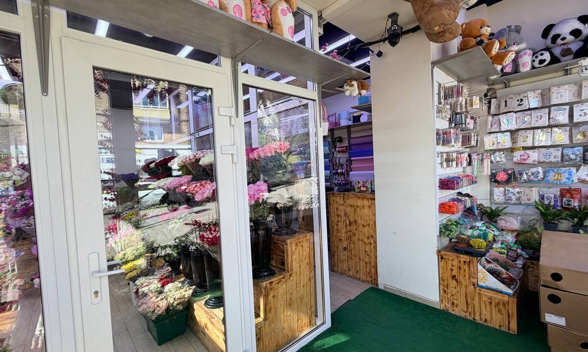 Продажа помещения с арендатором рядом с метро