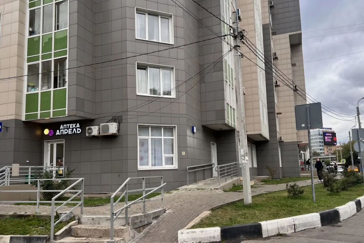 Продажа торгового помещения с арендатором аптека Апрель