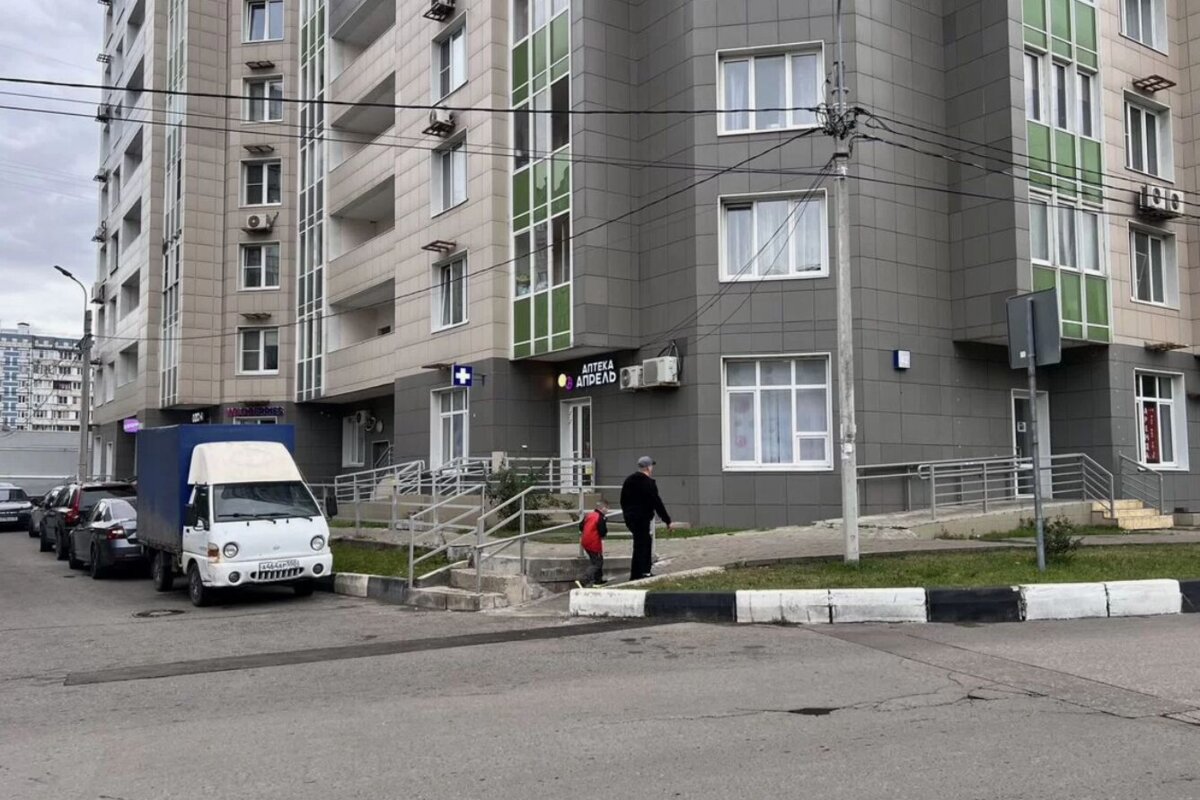 Продажа торгового помещения с арендатором аптека Апрель