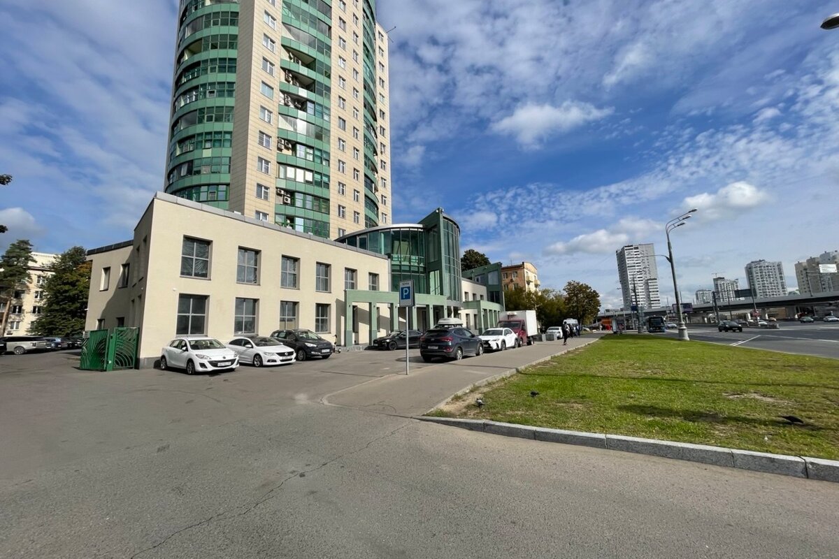 Продажа торгового помещения с арендатором СМ-Клиника. Окупаемость 8,7 лет.