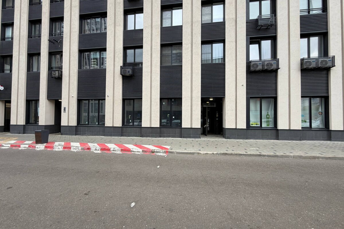 Продажа помещения в новом ЖК на улице Берзарина