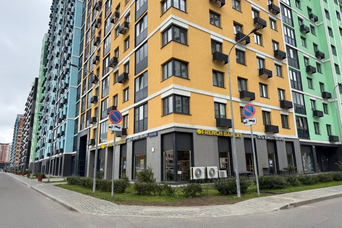 Аренда торгового помещения в жилом комплексе Лучи
