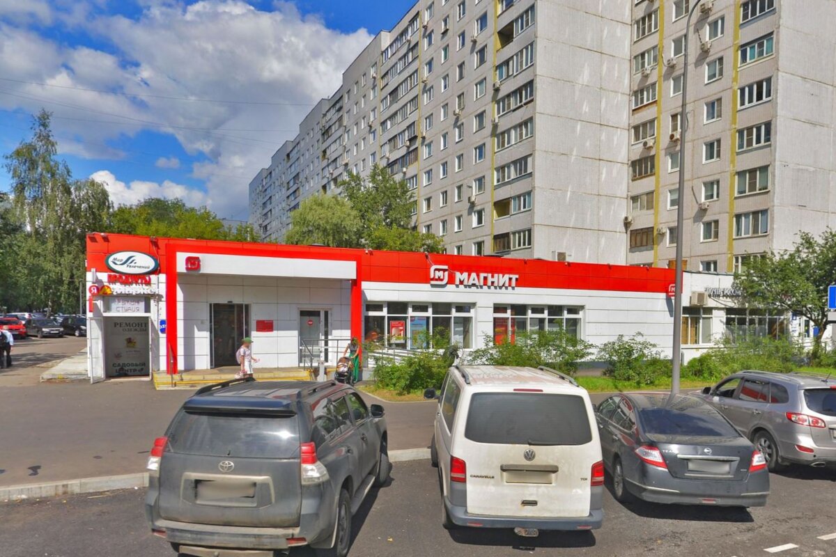 Продажа торгового помещения с Магнитом в Отрадном