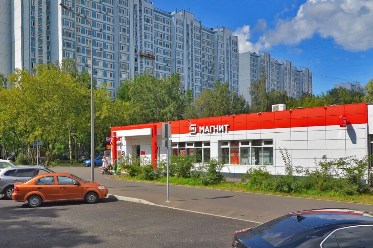 Продажа торгового помещения с Магнитом в Отрадном
