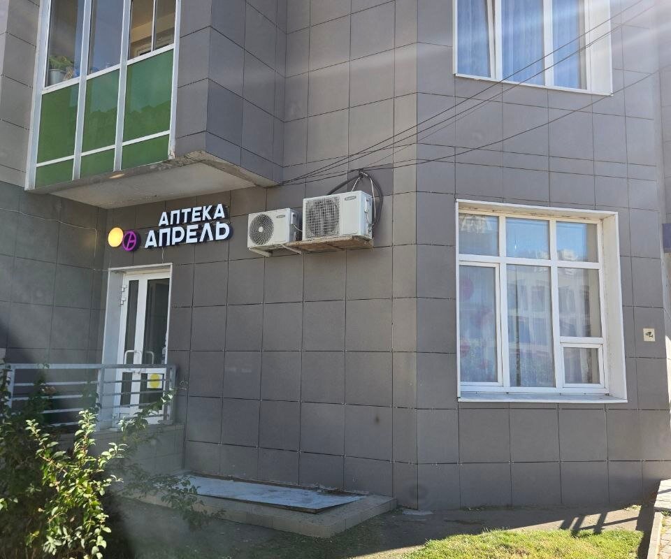 Продажа торгового помещения с арендатором аптека Апрель