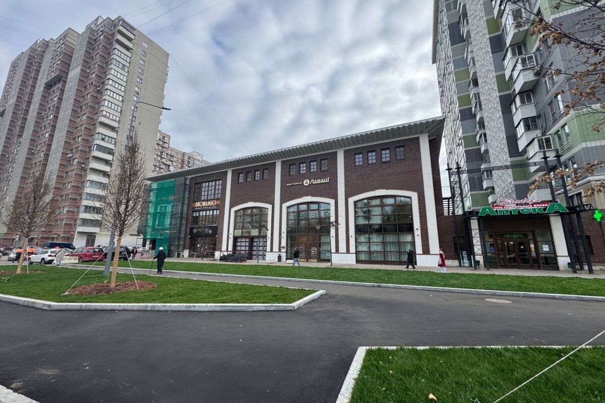 Продажа торгово-офисного центра на выходе из метро