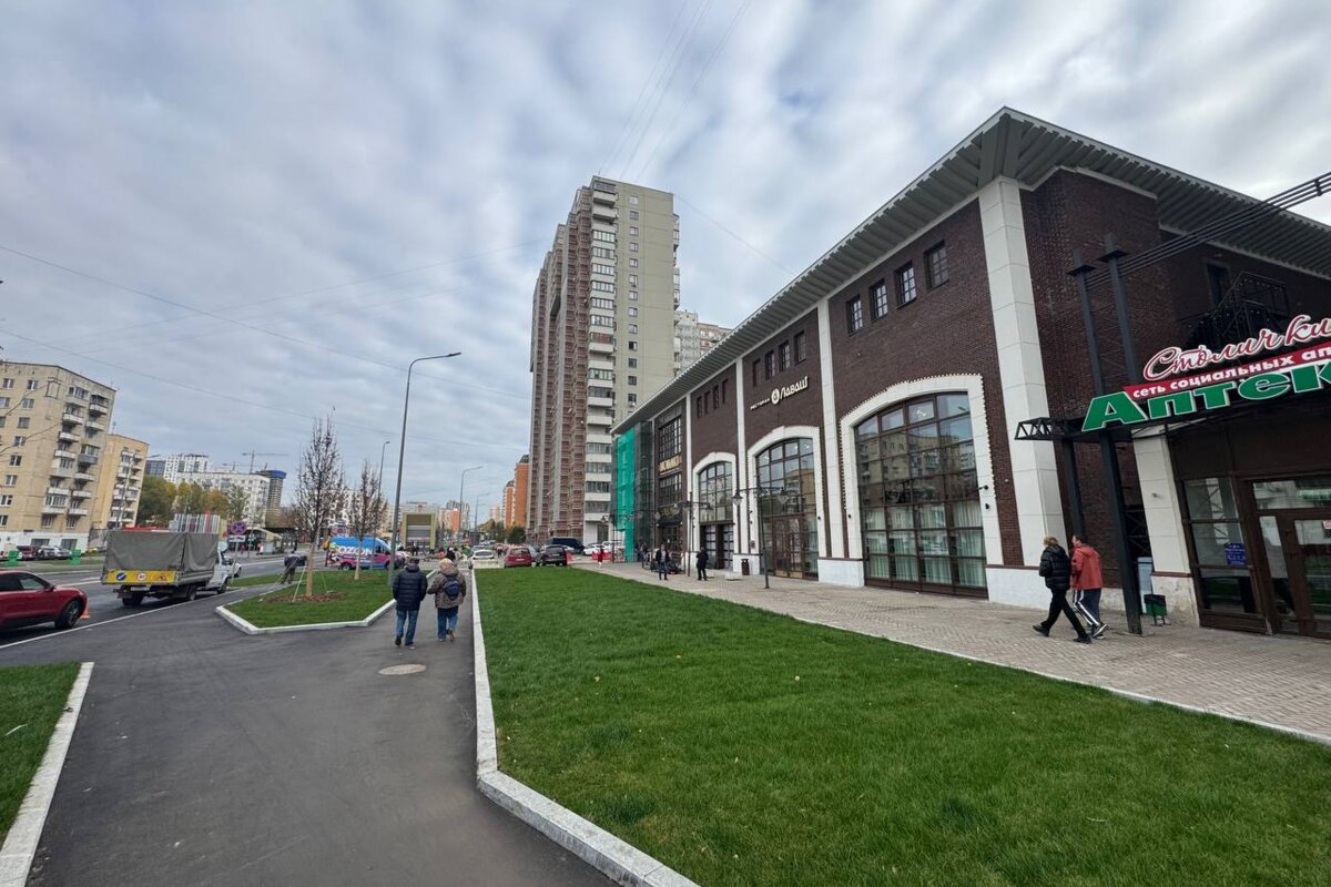 Продажа торгово-офисного центра на выходе из метро