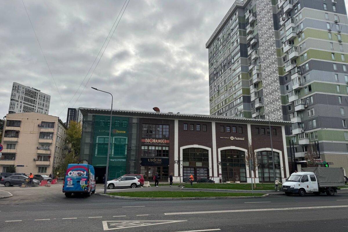 Продажа торгово-офисного центра на выходе из метро