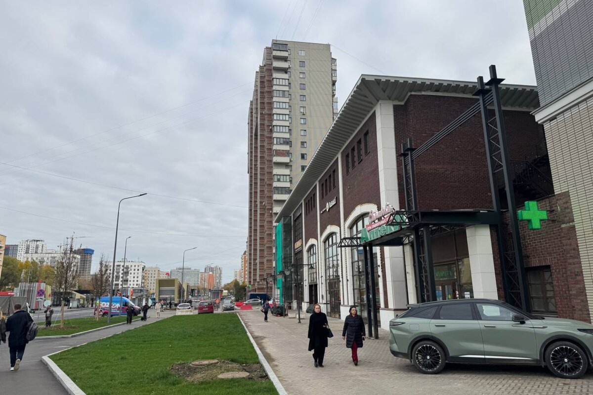 Продажа торгово-офисного центра на выходе из метро
