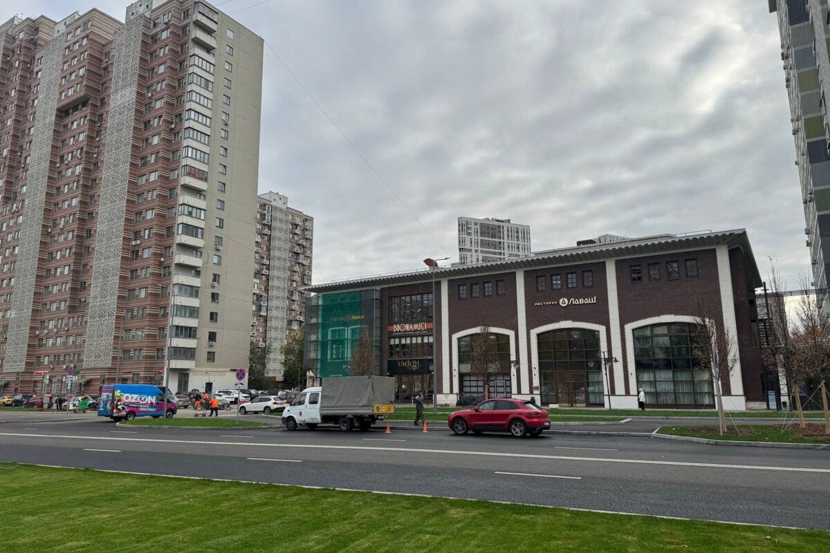 Продажа торгово-офисного центра на выходе из метро