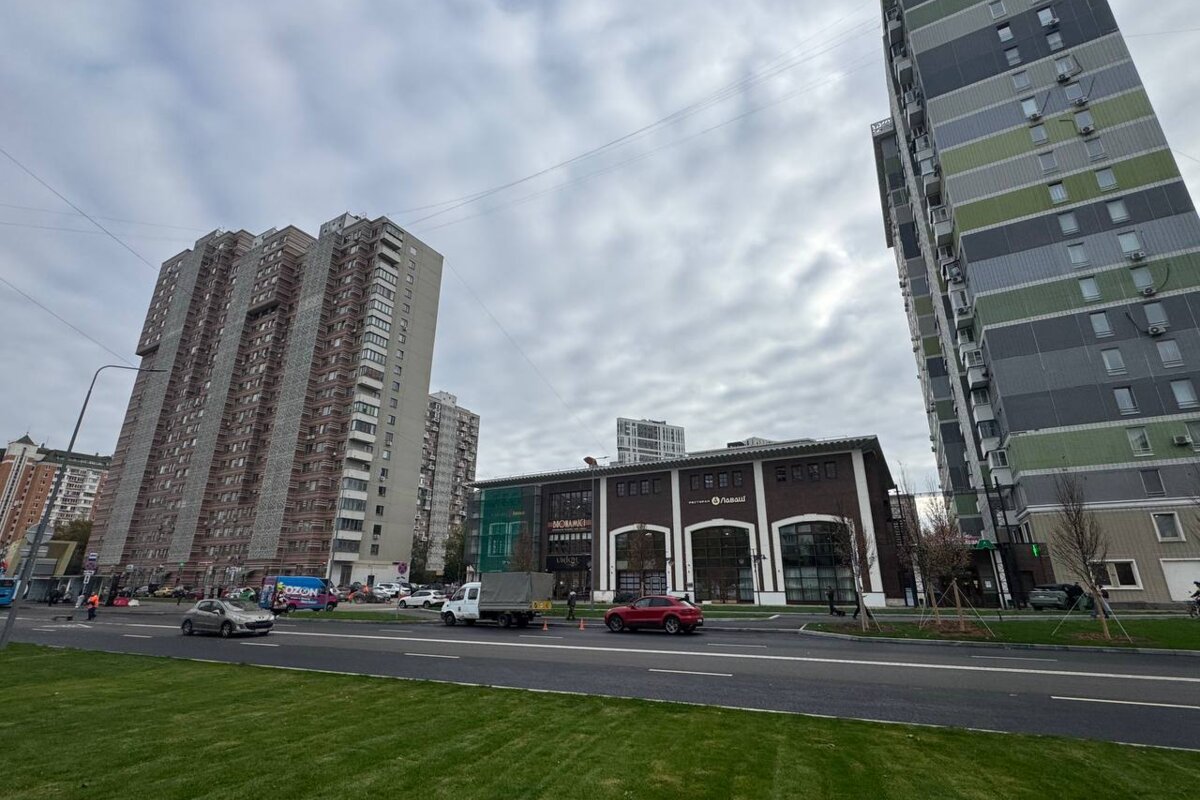 Продажа торгово-офисного центра на выходе из метро