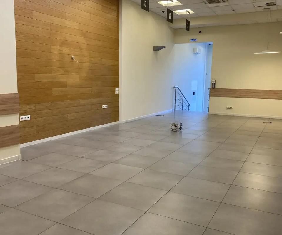 Аренда нежилого помещения на выходе из метро Университет