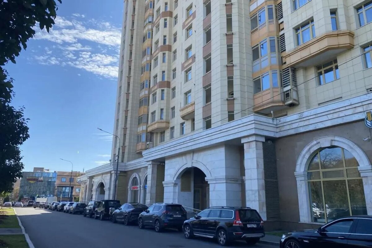 Аренда нежилого помещения на выходе из метро Университет
