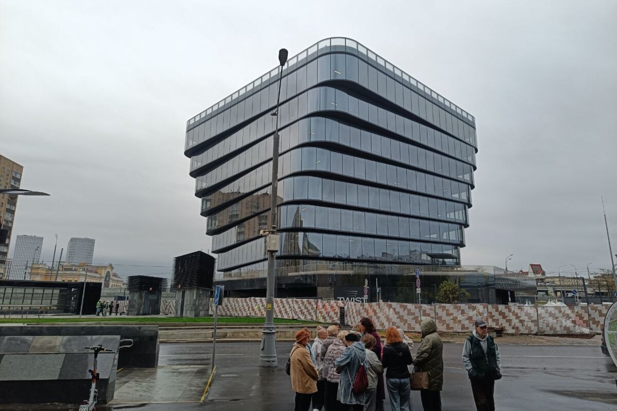 Продажа торгового помещения в бизнес центре Twist