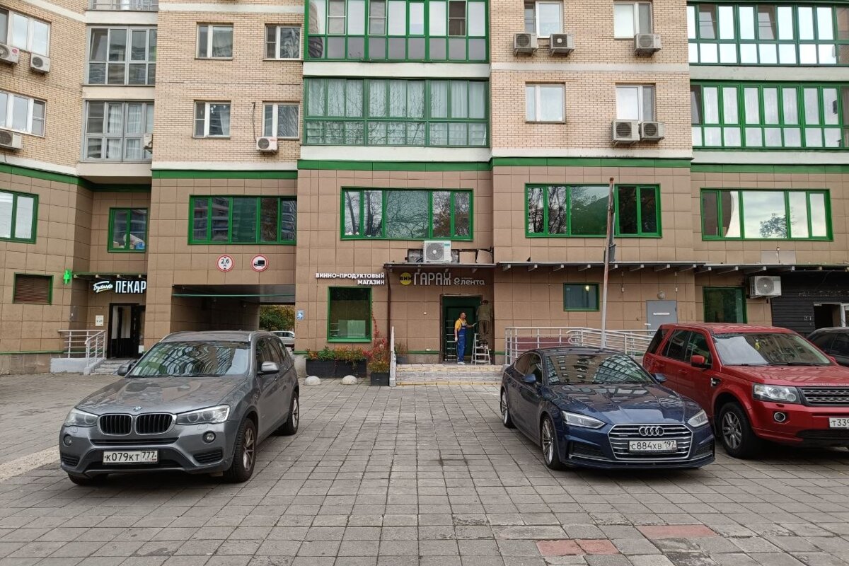 Продажа торгового помещения с арендатором ВинГараж на Бажова