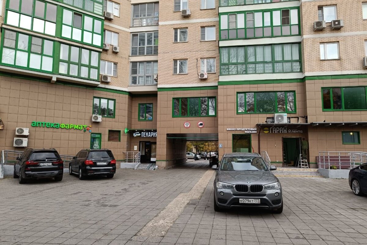 Продажа торгового помещения с арендатором ВинГараж на Бажова