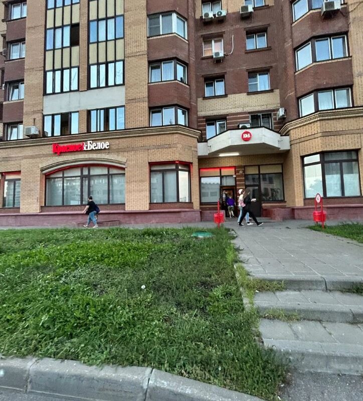 Продажа помещения с арендатором магазин "Красное и Белое"