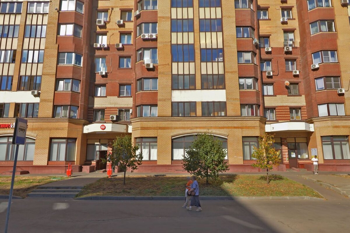 Продажа помещения с арендатором магазин "Красное и Белое"