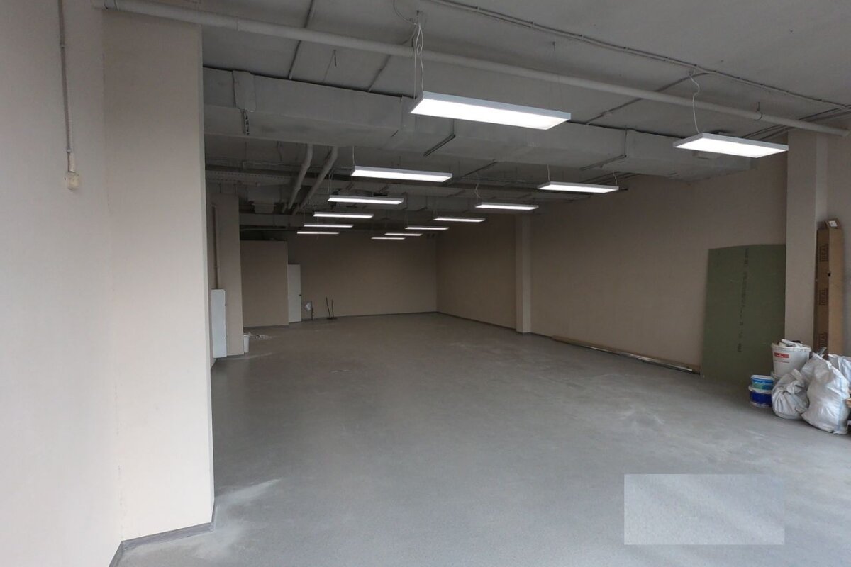 Продажа торгового помещения в бизнес-центре "10"