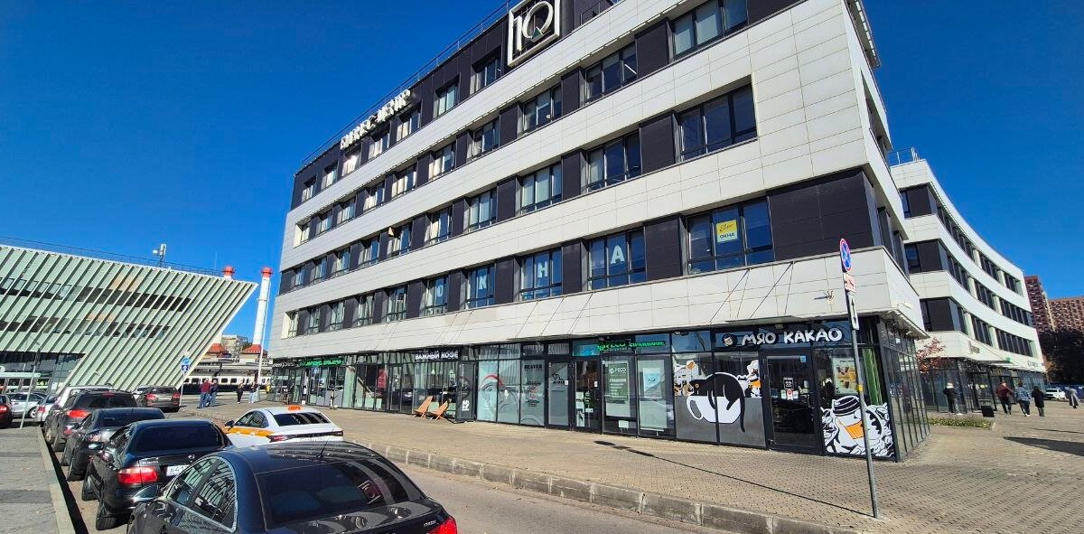 Продажа торгового помещения в бизнес-центре "10"