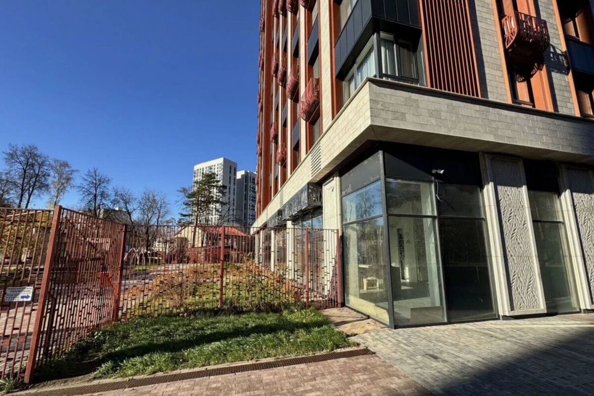 Продажа торгового помещения в жилом комплексе Тренд