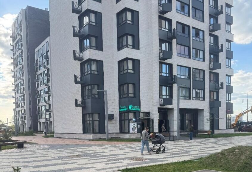 Продажа помещения в жилом комплексе на Родниковой