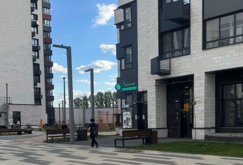 Продажа помещения в жилом комплексе на Родниковой