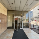 Продажа помещения с арендаторами в бизнec-центре "Виктopия плазa"