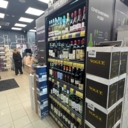 Продажа торгового помещения с арендатором "Винлаб" 