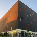 Аренда торгового помещения в здании паркинга 