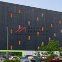 Аренда торгового помещения в здании паркинга 