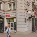 Продажа торгового помещения у выхода из метро с арендатором
