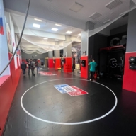 Продажа помещения с арендаторами на Волжском бульваре