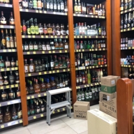 Продажа помещения с арендатором Красное и Белое