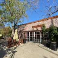 Продажа здания с арендатором на территории делового квартала