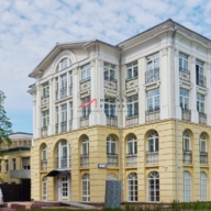 Продажа особняка с арендатором 