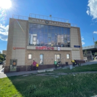 Продажа торгового здания с арендаторами в Москве