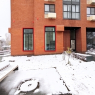 Продажа помещения с арендаторами в новом доме 