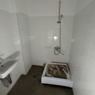 Продажа помещения с арендаторами в новом доме 