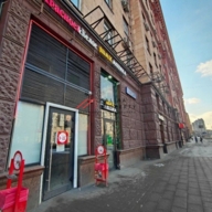 Продажа помещения с арендатором "Красное Белое"